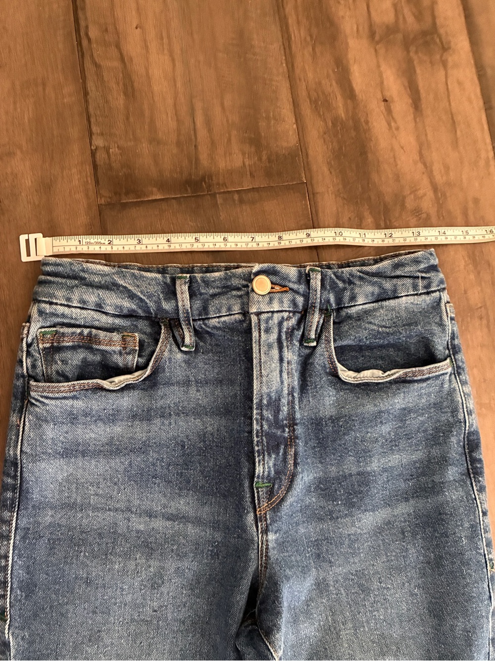 Good American Good Classic High Rise Flare Jeans in Blue Medium Wash - Size 8 - Picture 6 of 15